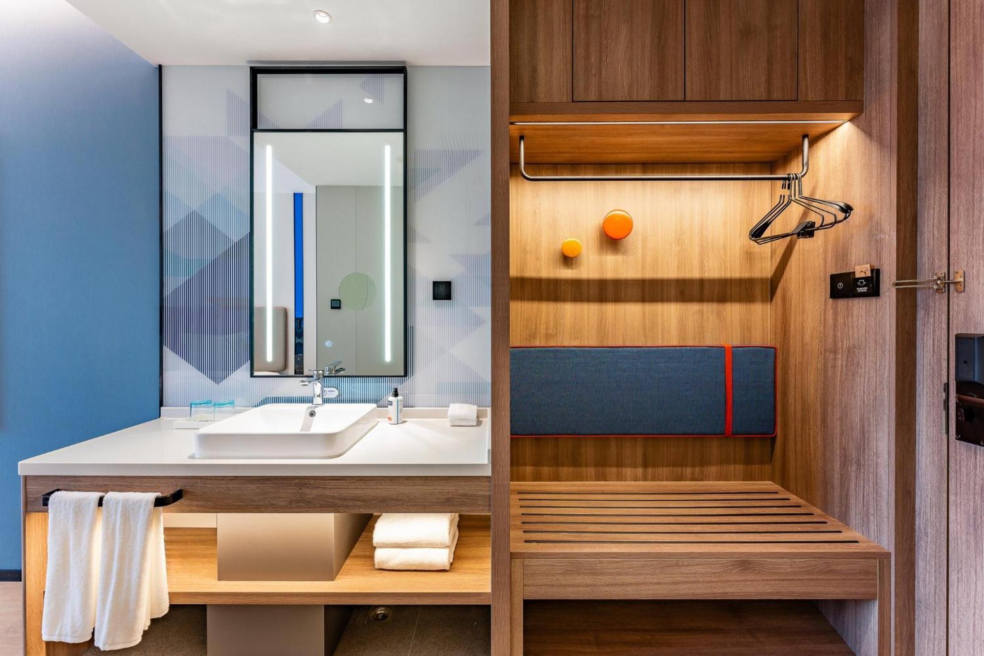 Holiday Inn Express Shanghai Jing'An Temple By Ihg 外观 照片